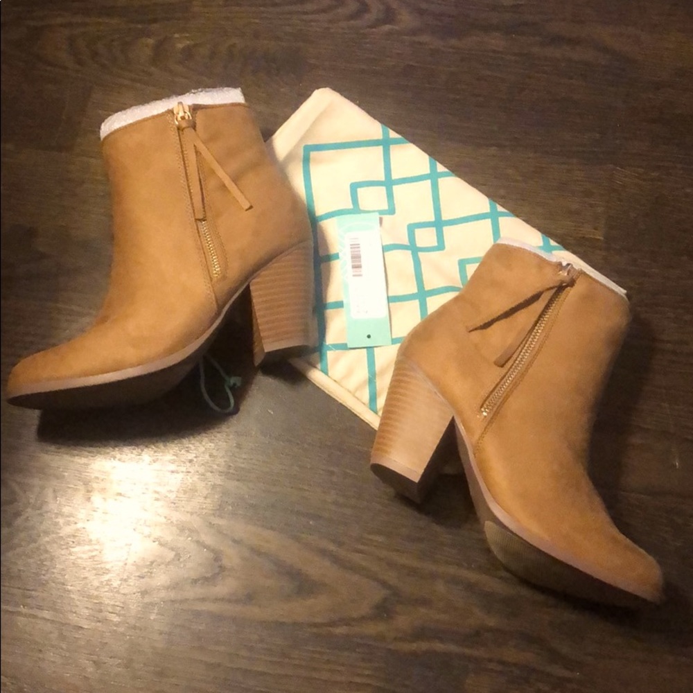👢BNWT Ankle Bootie